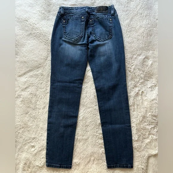 Miss Me - Mid Rise Cuffed Skinny Floral Embroidered Denim Jeans - Picture 7 of 9